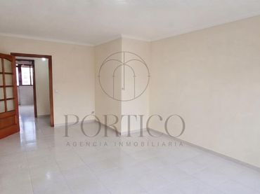 Piso con balcón en venta en O Porriño