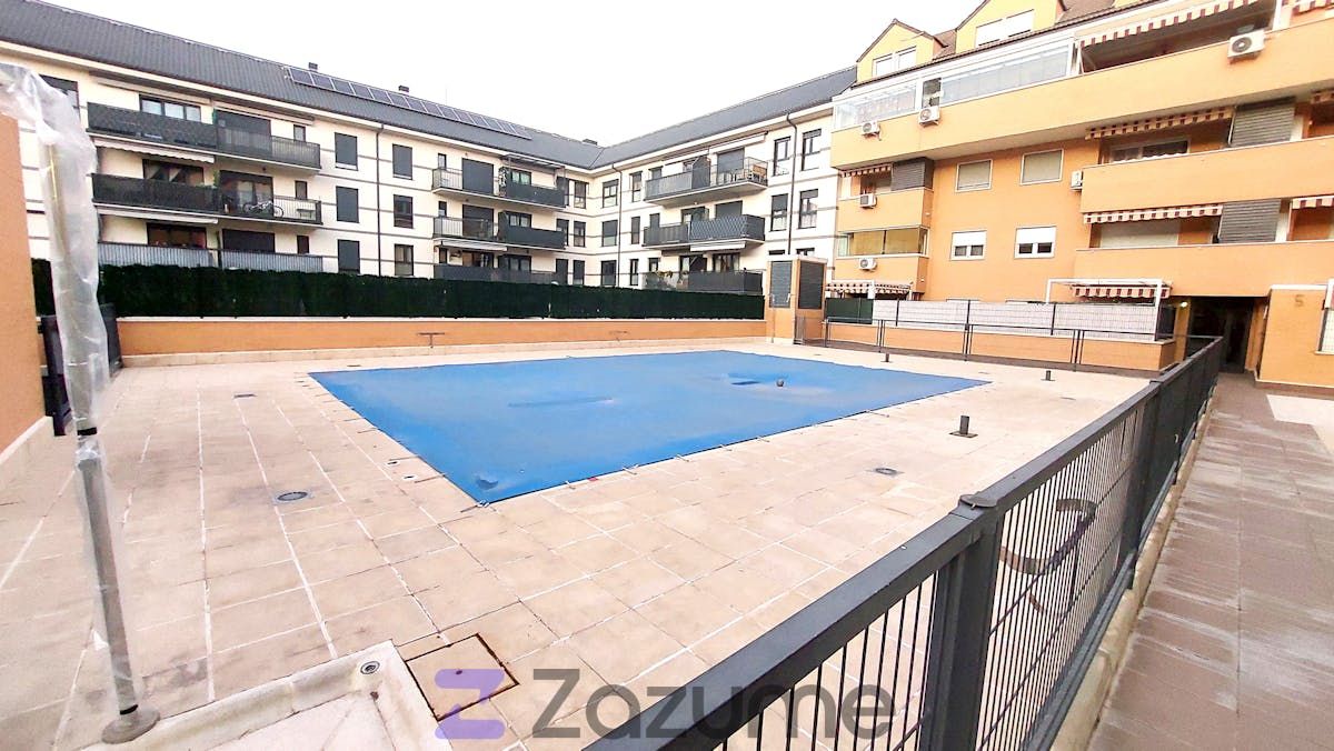 Swimming pool of Flat to rent in Velilla de San Antonio  with Air Conditioner, Heating and Parquet flooring