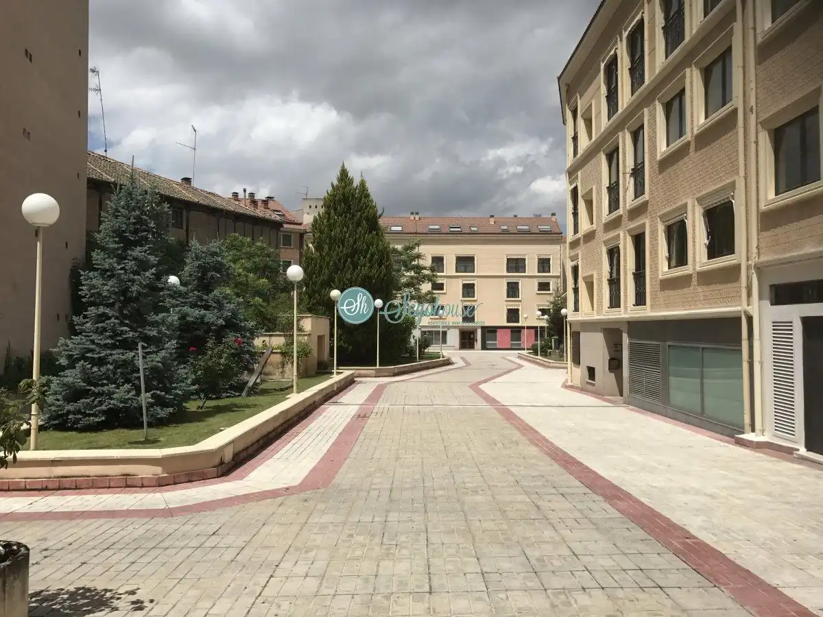 Vista exterior de Pis en venda en Segovia amb Calefacció, Parquet i Terrassa