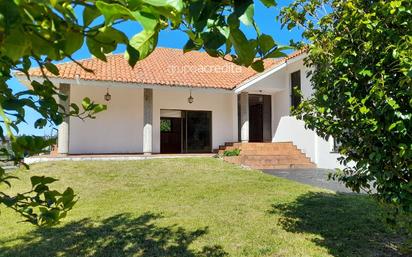 Vista exterior de Casa o xalet en venda en Oleiros amb Terrassa i Balcó