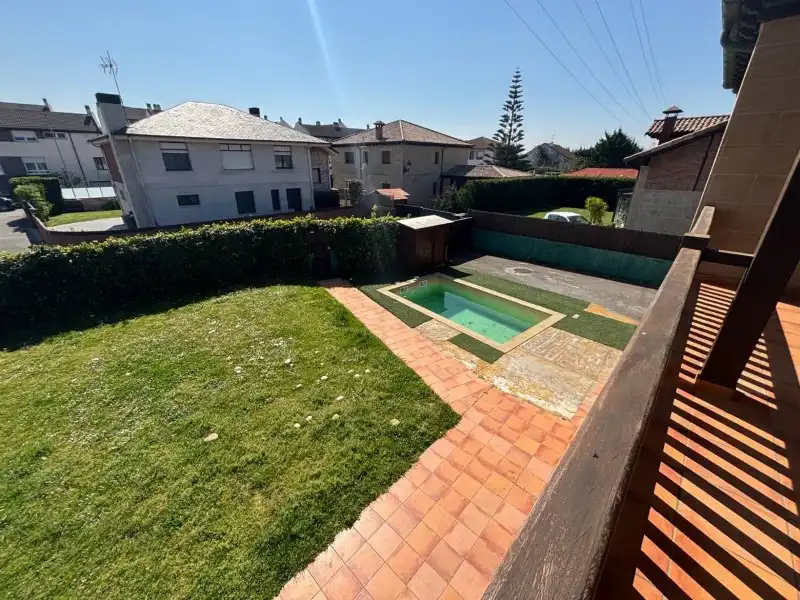 Piscina de Casa o chalet en venta en Santander con Calefacción, Trastero y Piscina