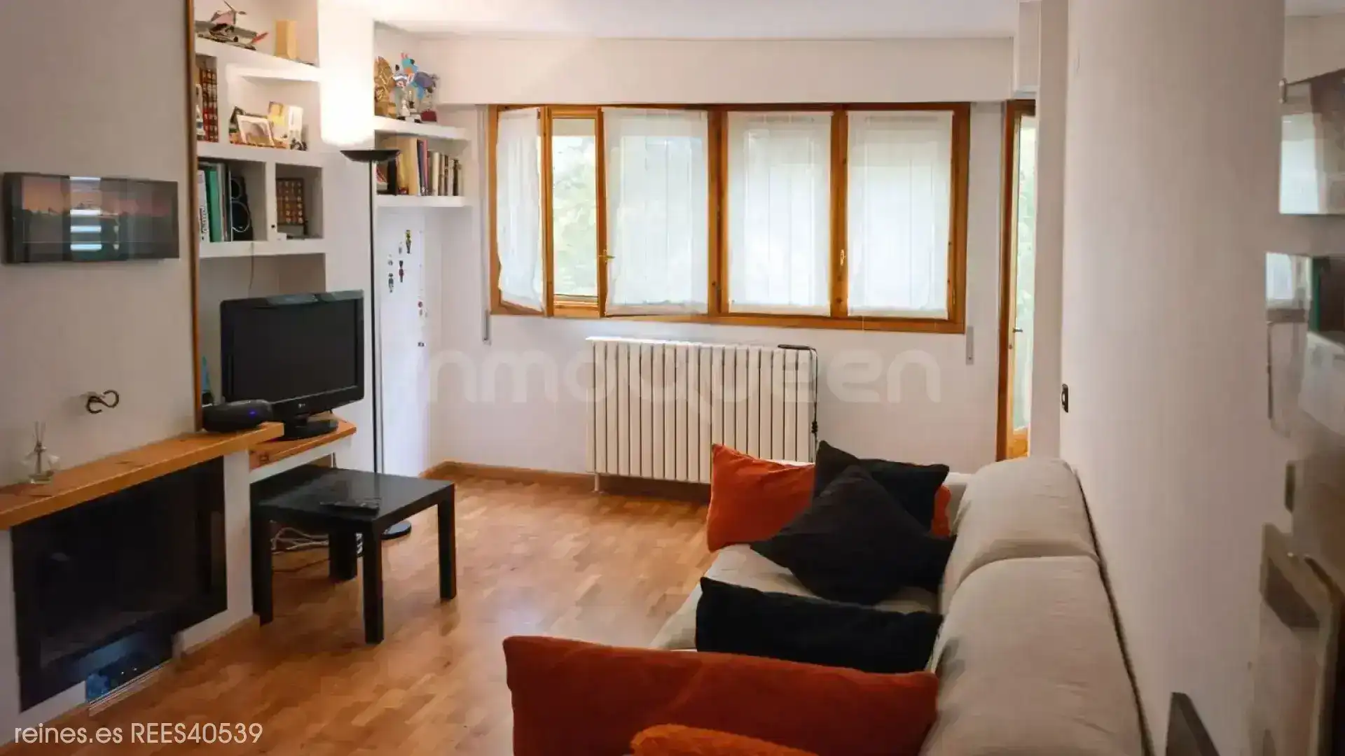 Sala de estar de Piso en venta en Jaca con Calefacción, Terraza y Amueblado