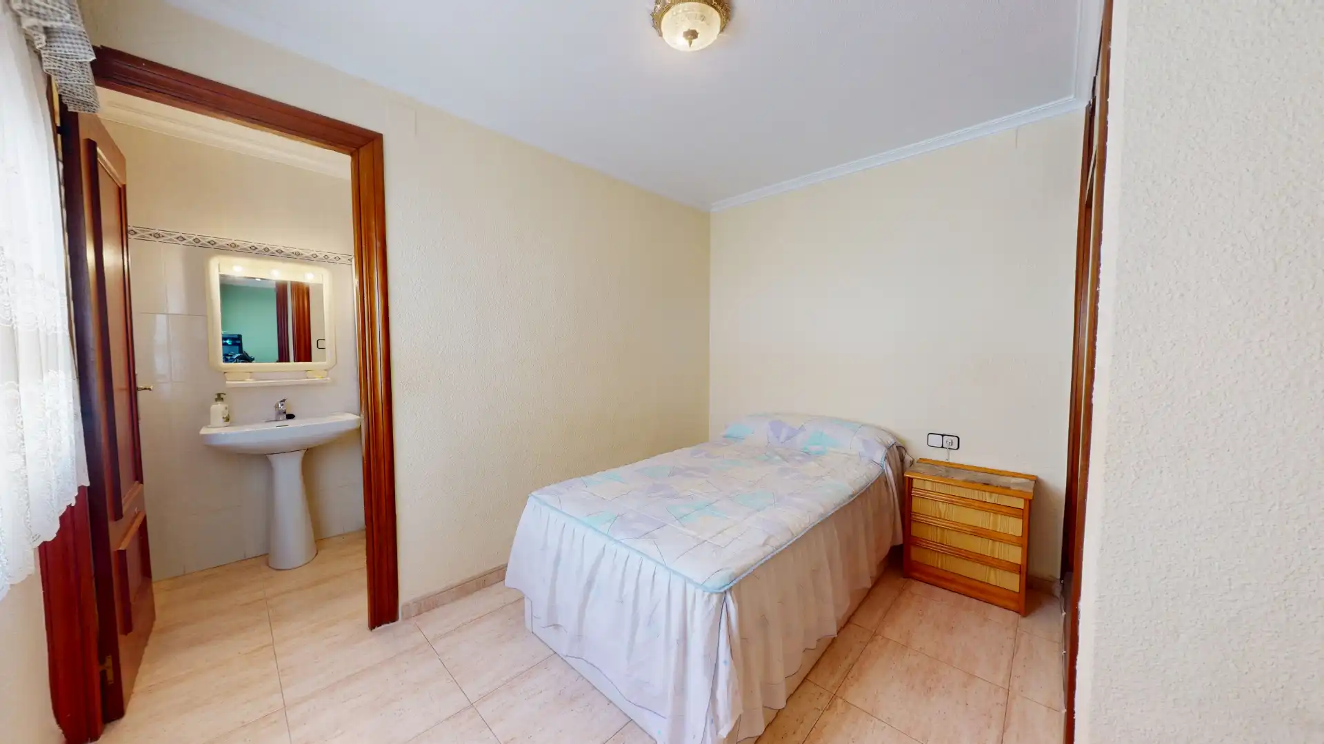 Dormitori de Casa adosada en venda en Elda amb Aire condicionat, Terrassa i Traster