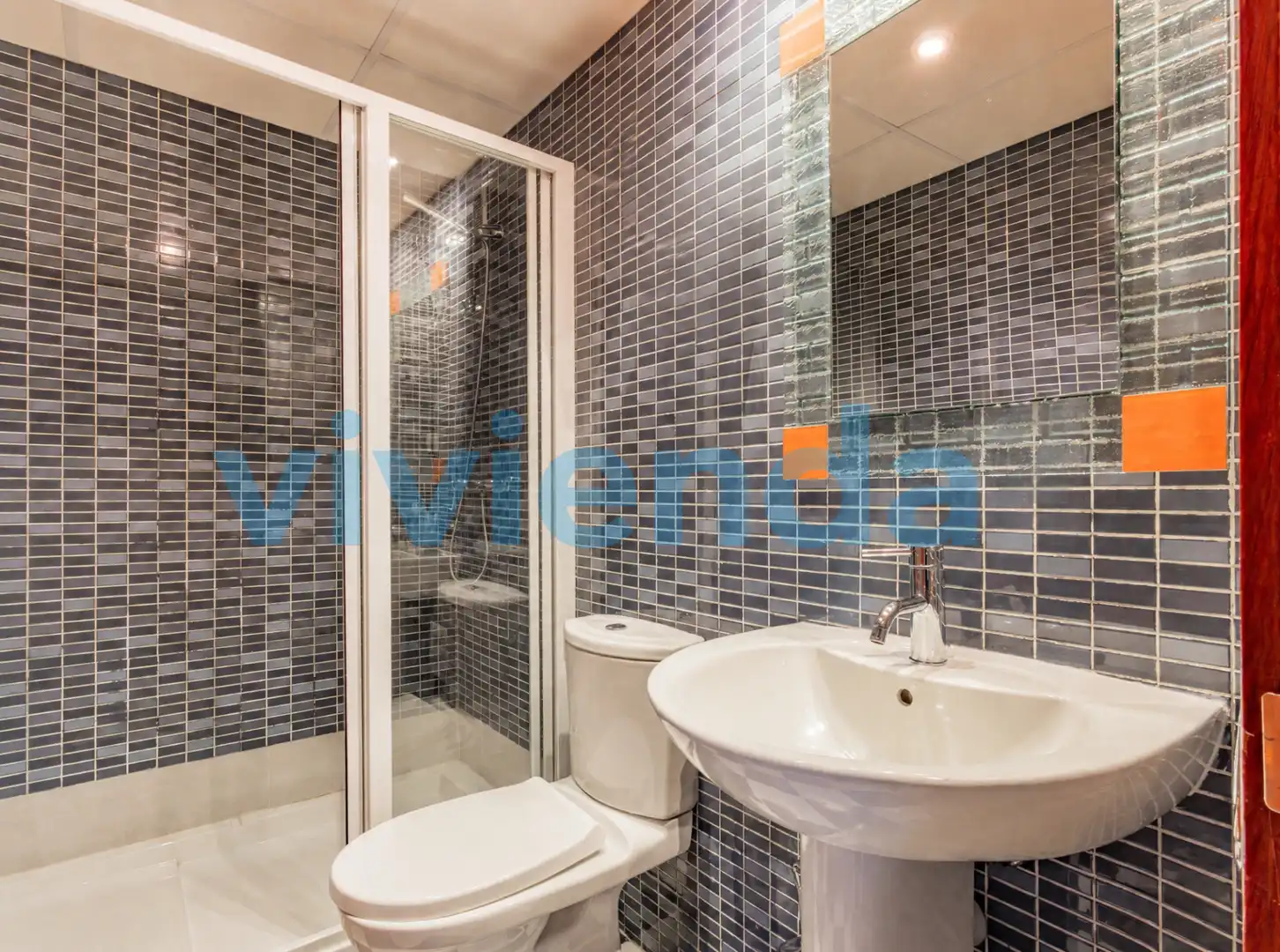 Bathroom of Flat for sale in Madrid  with Air Conditioner, Heating and Storage room