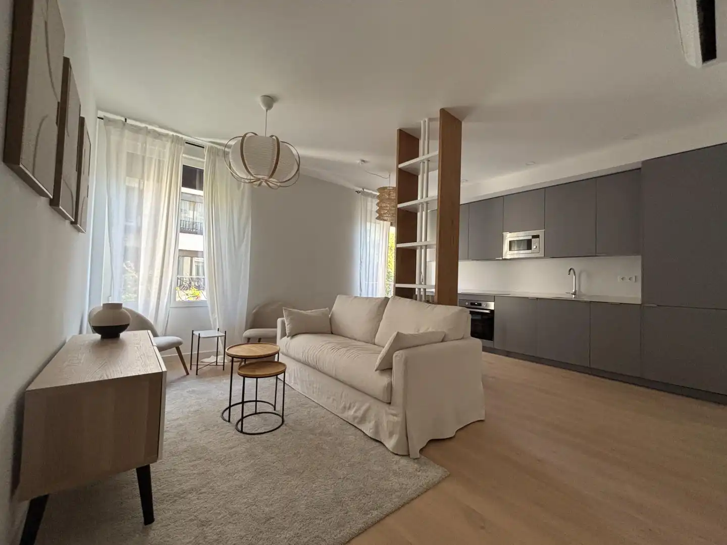 Living room of Flat for rent in Madrid  with Air Conditioner, Heating and Furnished
