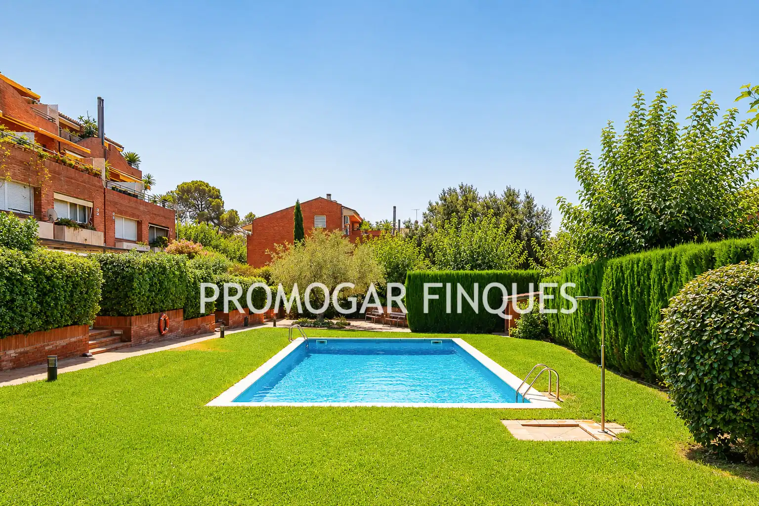Schwimmbecken von Maisonette zum Verkauf in Sant Feliu de Llobregat mit Klimaanlage, Heizung und Privatgarten