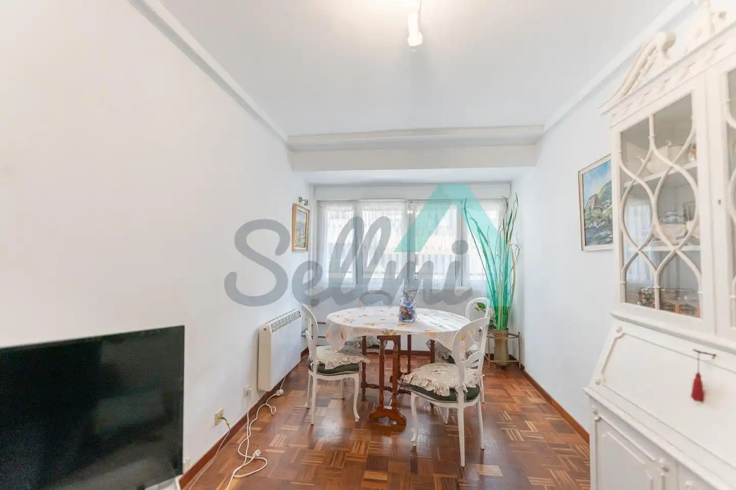 Sala de estar de Piso de alquiler en Gijón  con Calefacción, Parquet y Amueblado