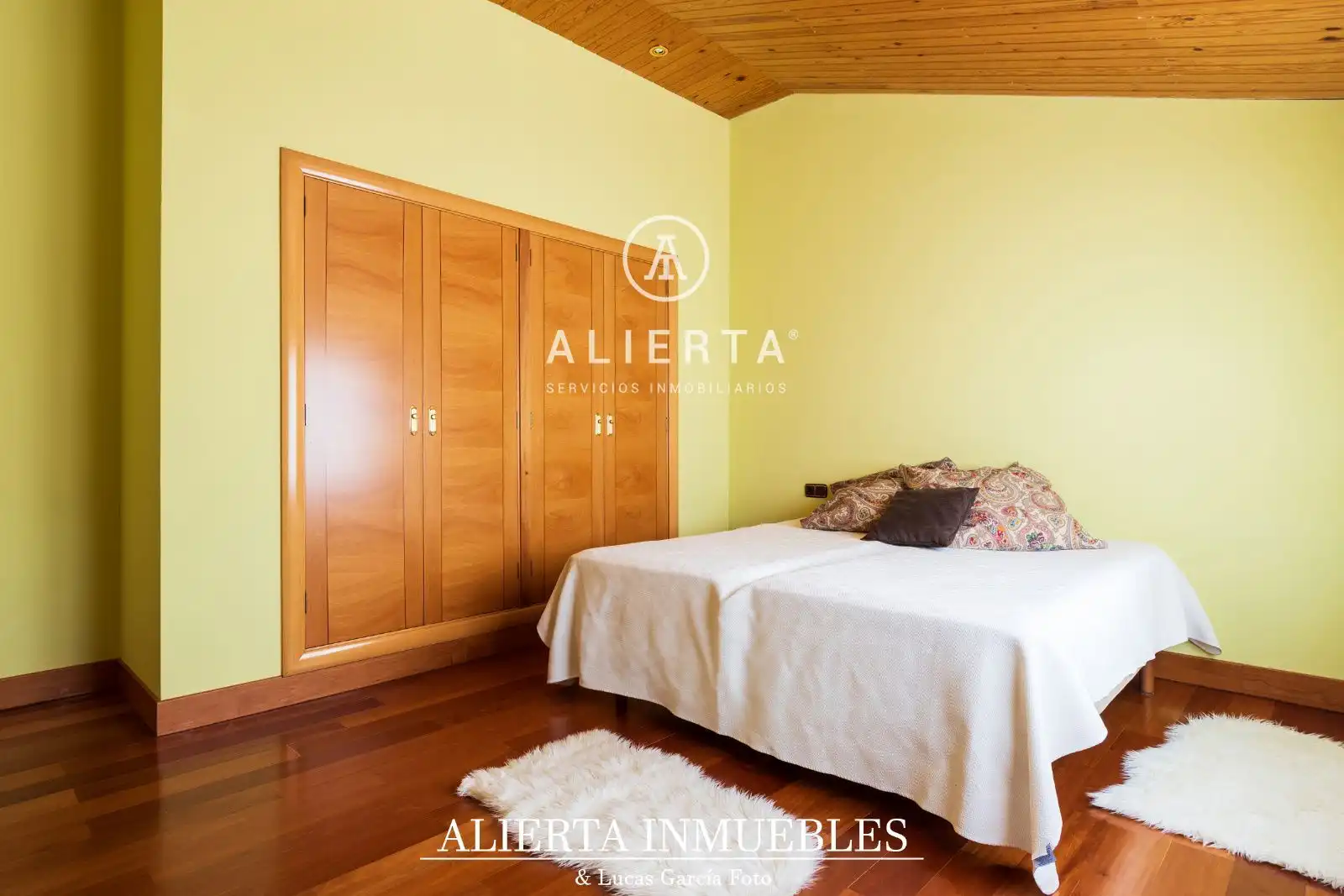 Bedroom of Houses for rent in Zaragoza  with Air Conditioner, Heating and Storage room
