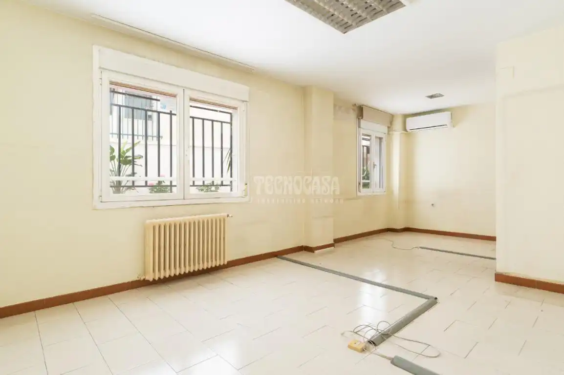 Flat for sale in Zaragoza  with Air Conditioner, Heating and Balcony