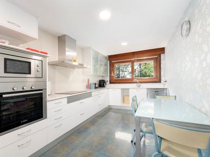 Kitchen of Single-family semi-detached for sale in  Madrid Capital  with Community pool