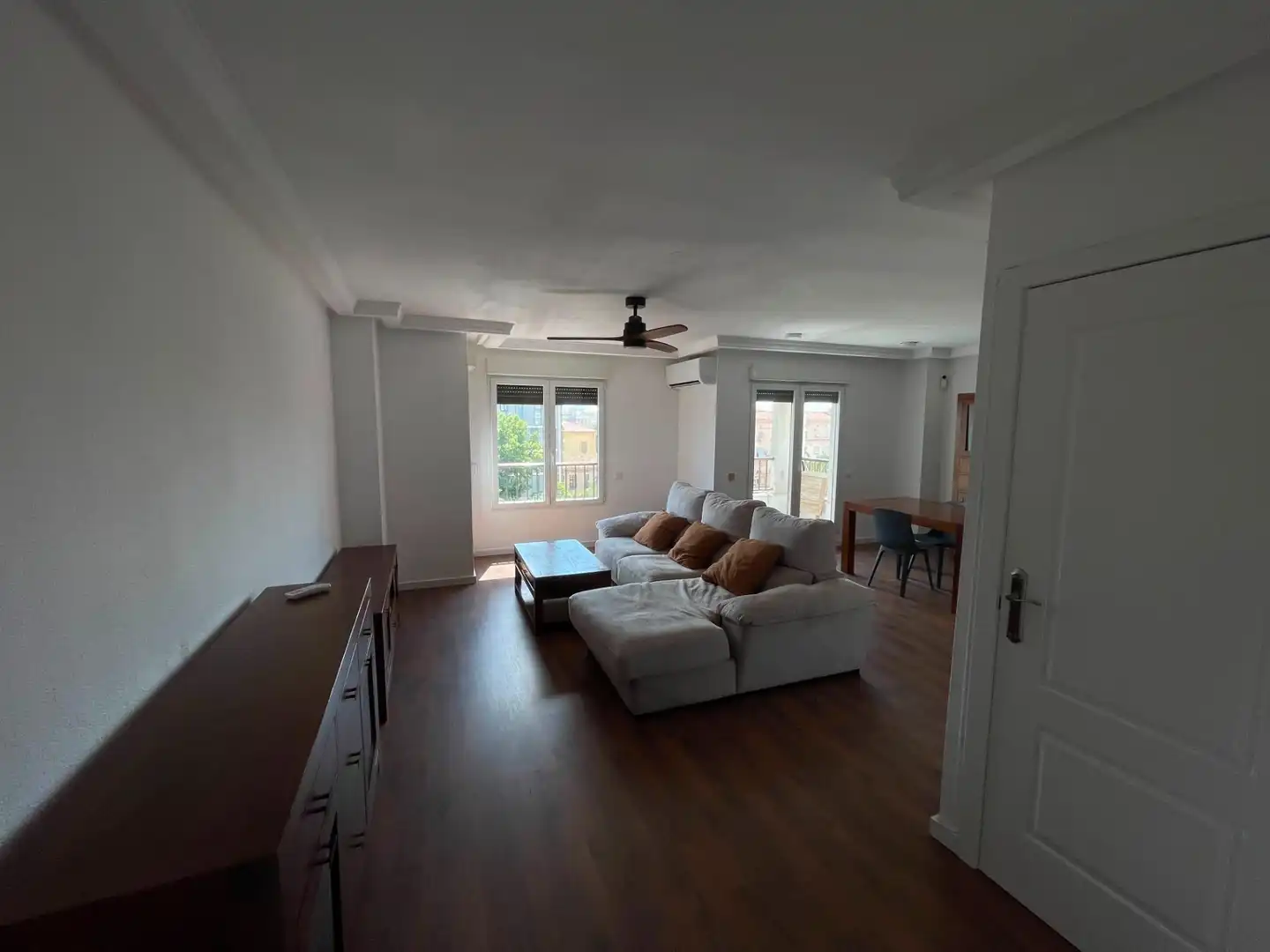 Living room of Duplexes for rent in Valencia  with Parquet flooring, Terrace and Furnished