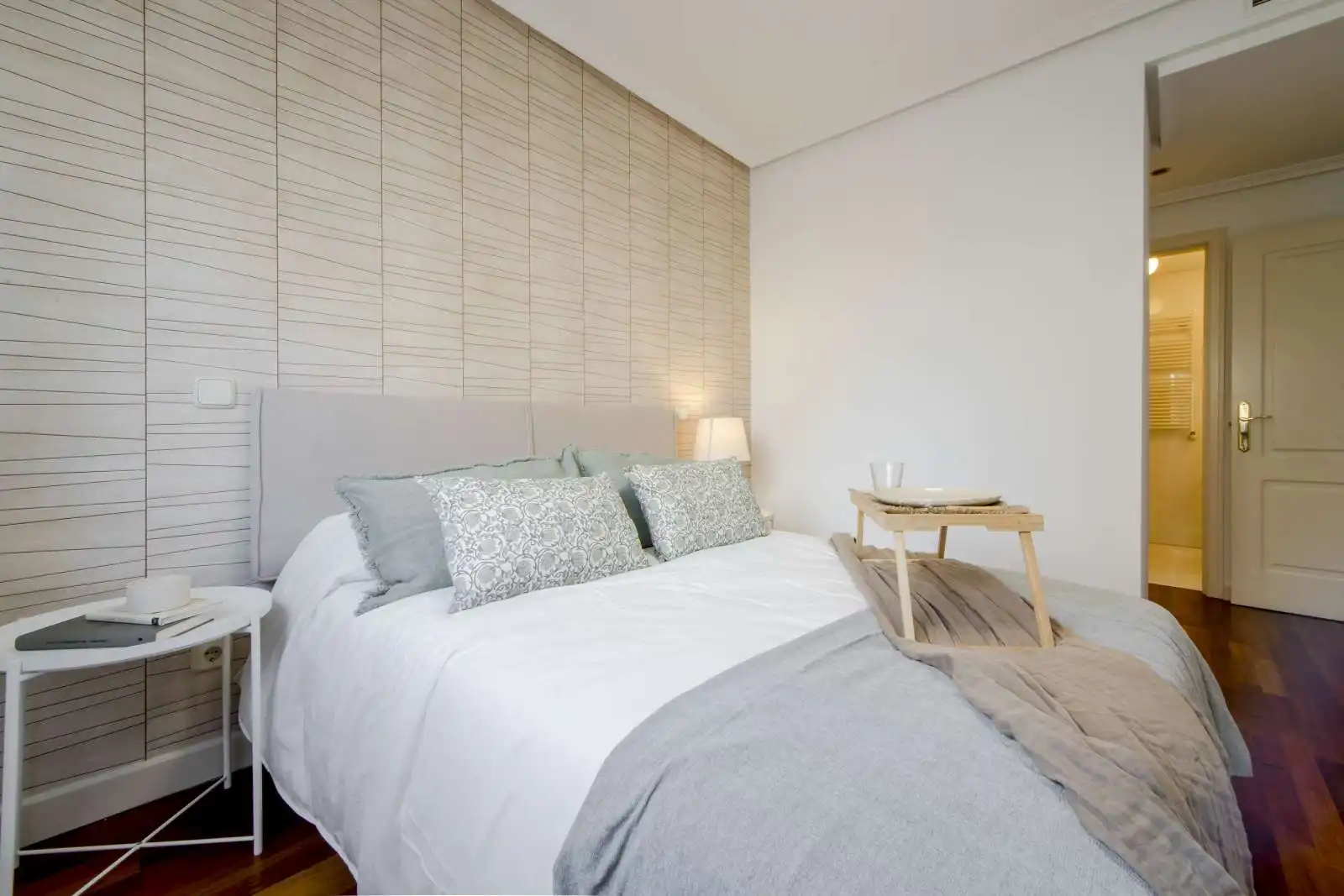 Bedroom of Flat for share in Hortaleza