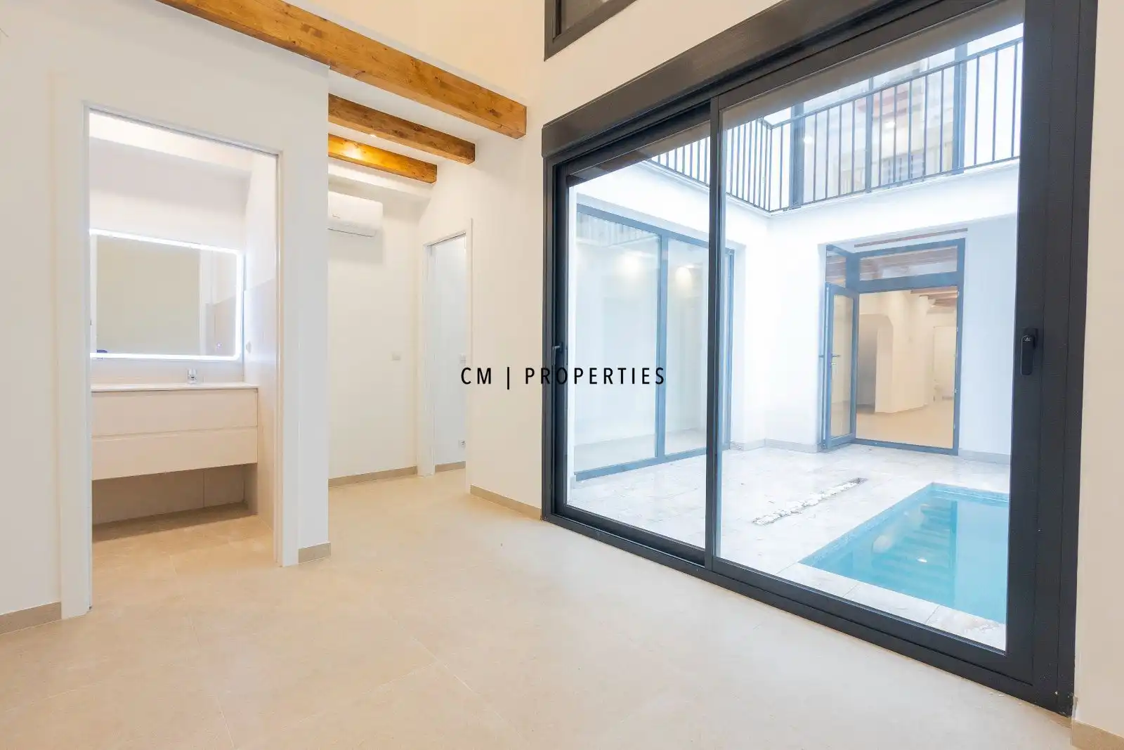 Swimming pool of Flat for sale in Valencia  with Air Conditioner, Heating and Swimming Pool