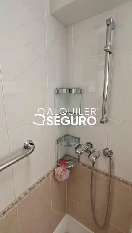 Bany de Pis de lloguer en Madrid amb Aire condicionat