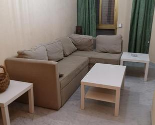 Living room of Flat to rent in  Sevilla Capital  with Air Conditioner, Private garden and Community pool