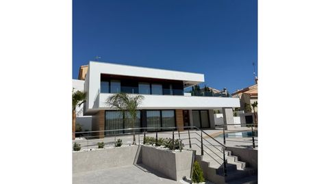 INCREÍBLE VILLA DE 4 HABITACIONES EN CIUDAD QUESADA