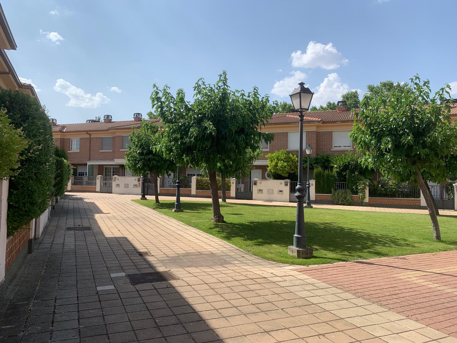 Vista exterior de Casa o xalet en venda en Valladolid Capital amb Calefacció, Jardí privat i Terrassa