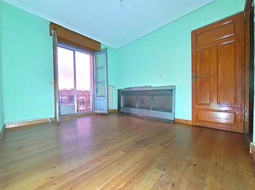 Piso con balcón en venta en Calle Santa Isabel