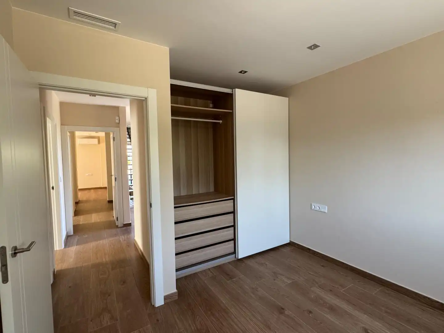 Bedroom of Houses for sale in La Pobla de Vallbona  with Air Conditioner, Private garden and Terrace
