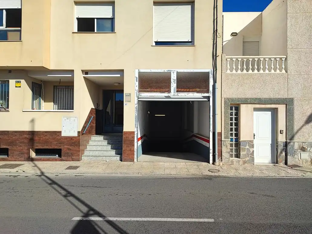 Moto amb ascensor en venda a Calle los Motores, imagen 2