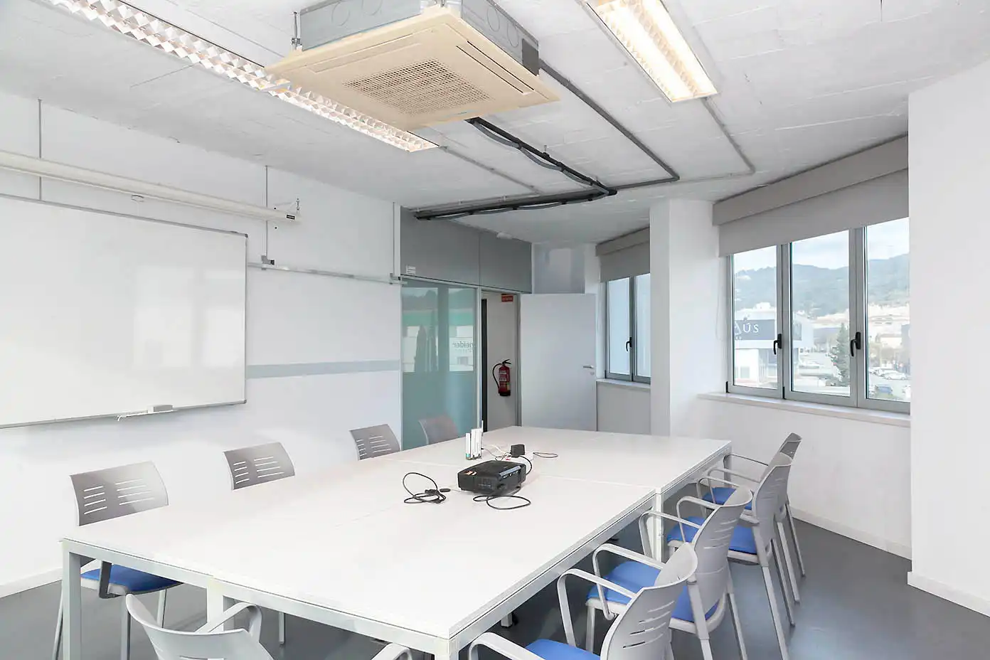 Nave industrial en venta en Molins de Rei con Alarma