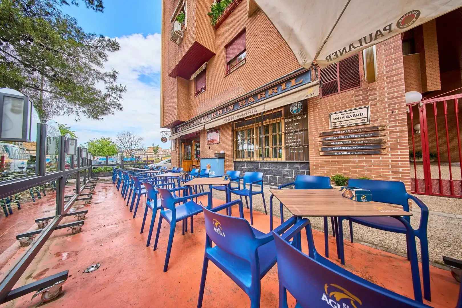 Terraza de Local en traspaso en Granada con Aire acondicionado