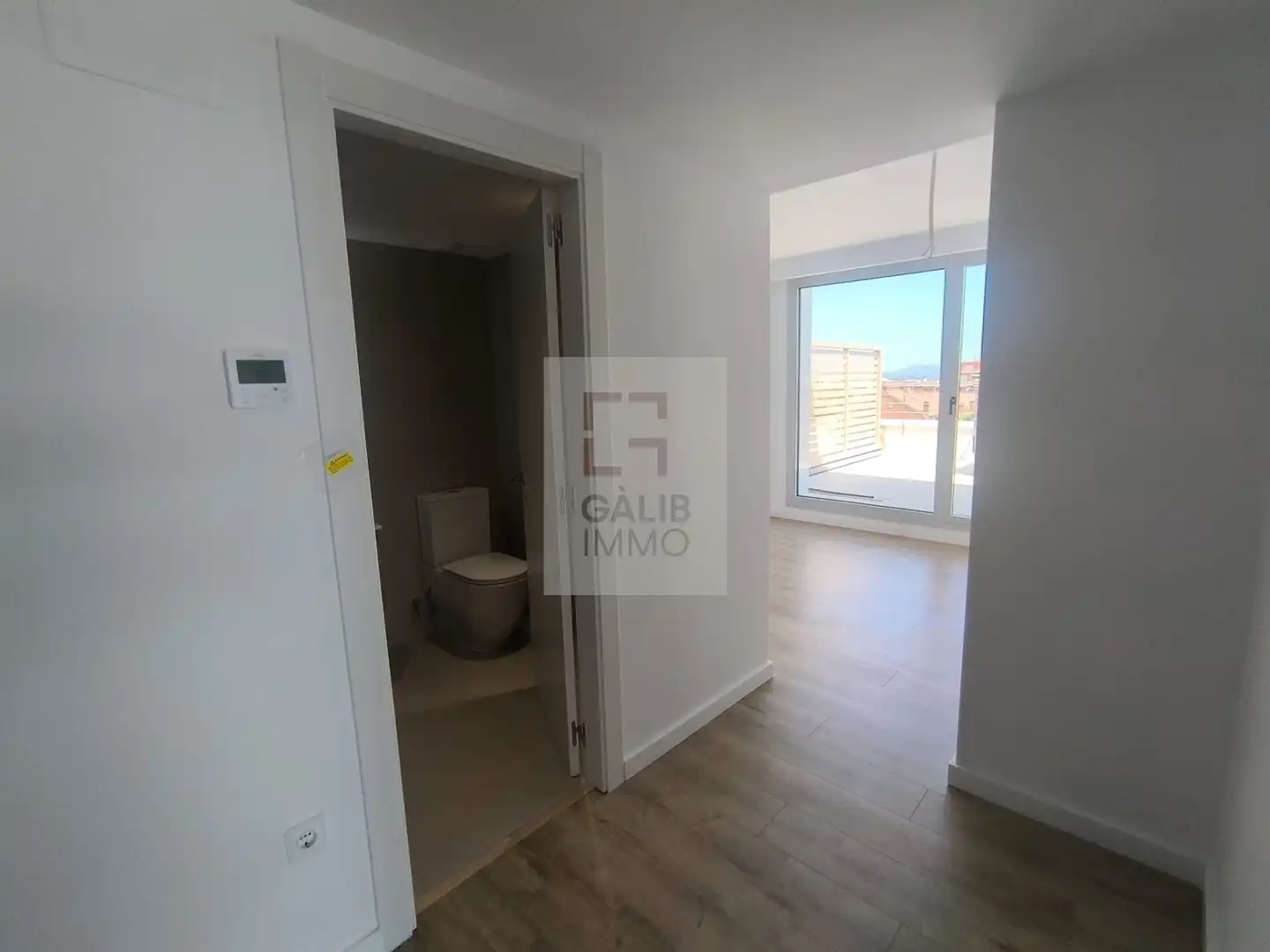 Schlafzimmer von Dachboden zum Verkauf in Figueres mit Klimaanlage, Terrasse und Abstellraum