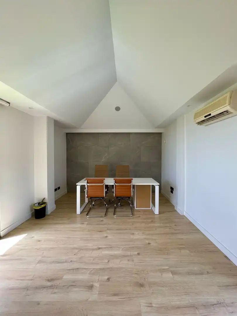 Office for sale in Marbella  with Air Conditioner and Furnished