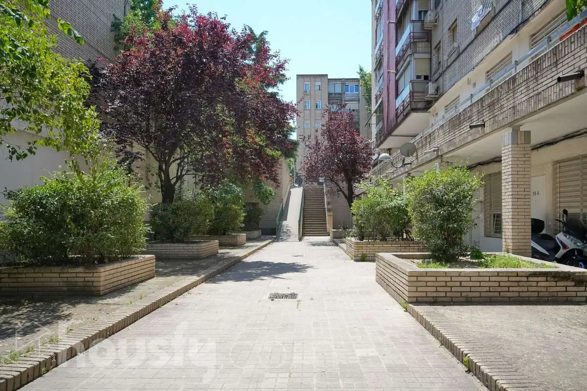 Exterior view of Flat for sale in Madrid  with Heating and Furnished
