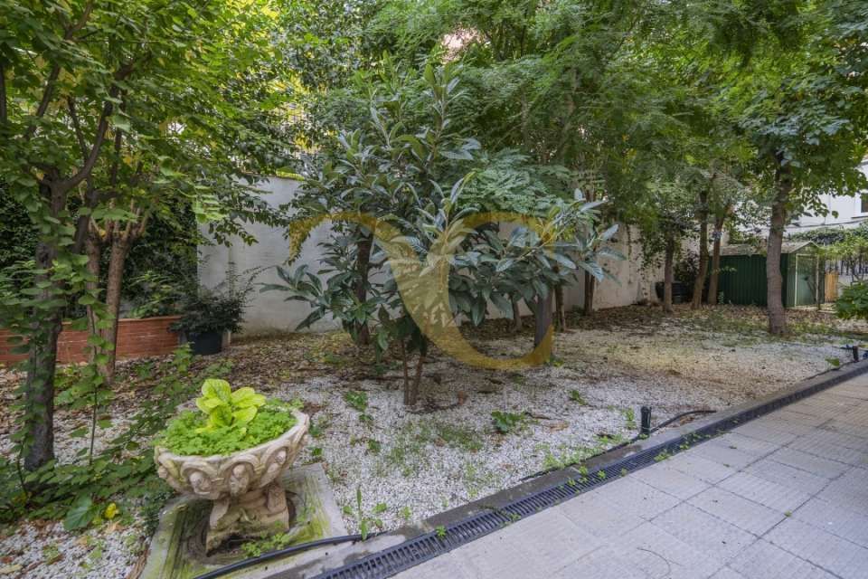 Jardín de Piso en venta en  Madrid Capital con Calefacción, Jardín privado y Terraza