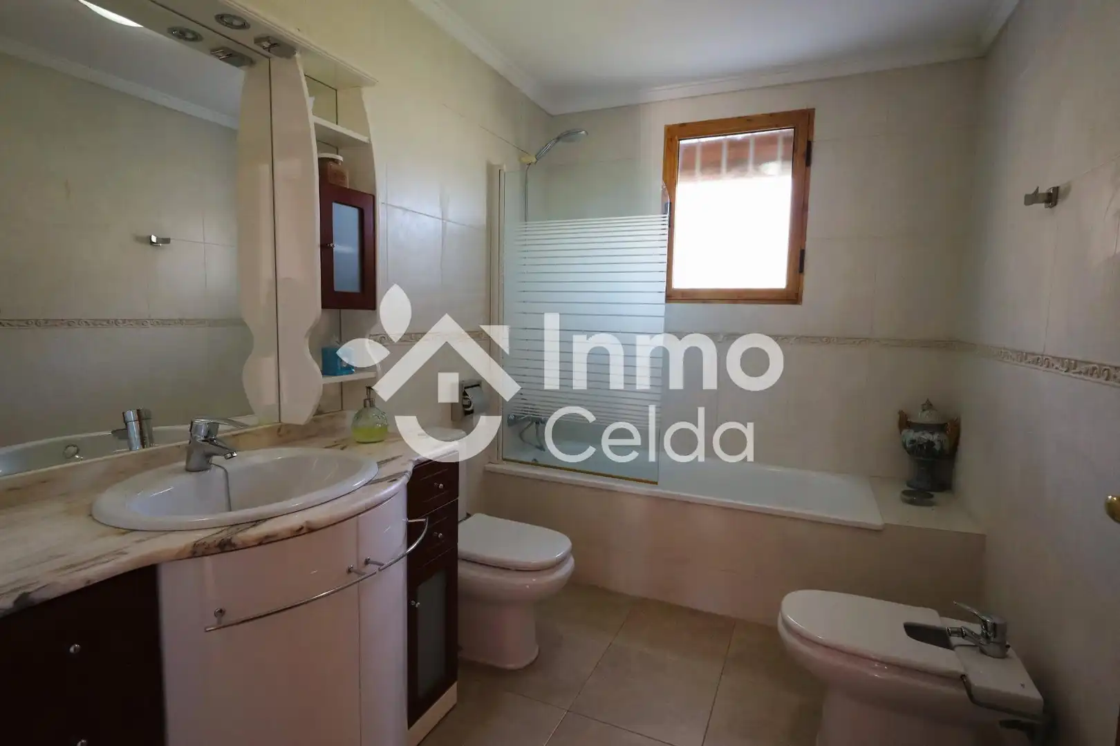 Baño de Casa adosada en venta en Chiva con Calefacción, Jardín privado y Terraza