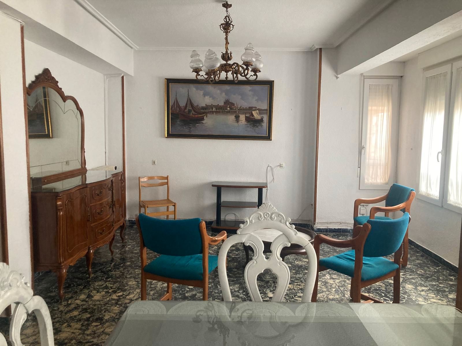 Menjador de Pis en venda en Villena amb Moblat i Balcó