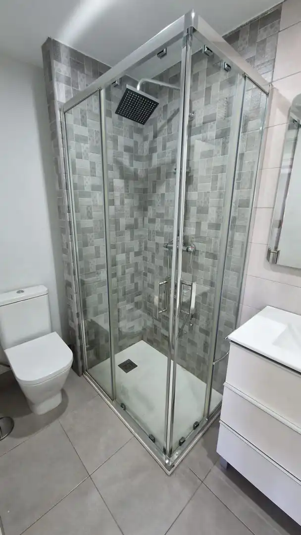 Baño de Piso en venta en León Capital  con Calefacción, Terraza y Trastero