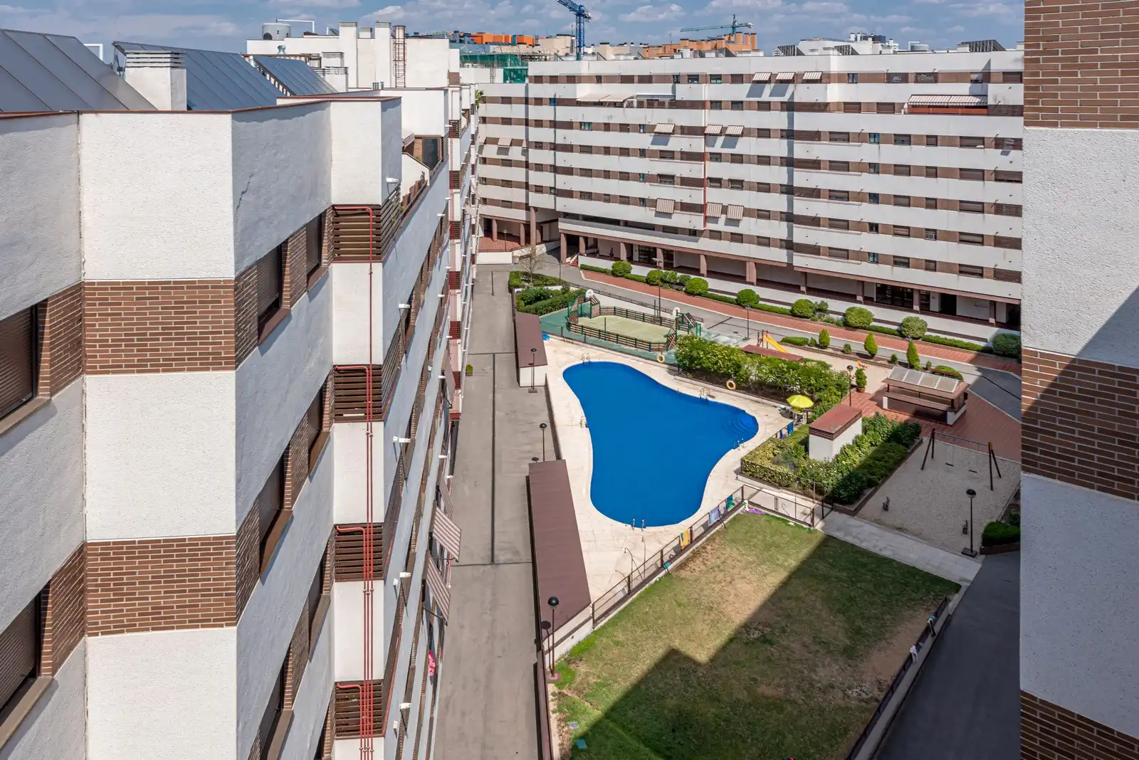 Piso con ascensor en venta en Puentedey 5