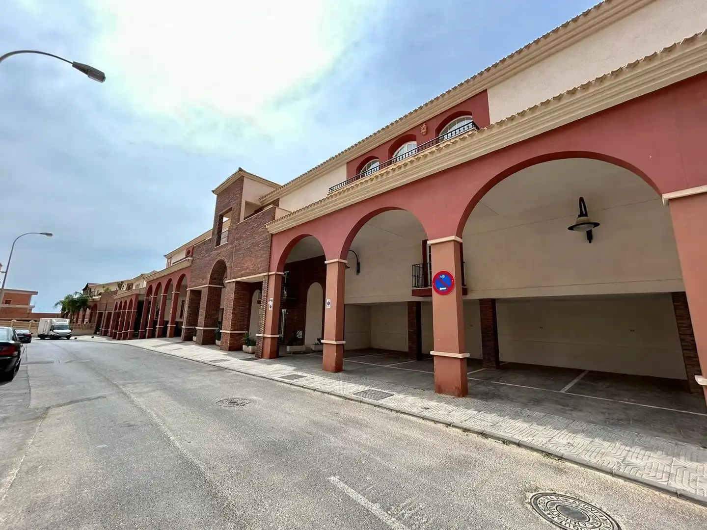 Aparcament de Pis en venda en Roquetas de Mar amb Aire condicionat, Terrassa i Moblat