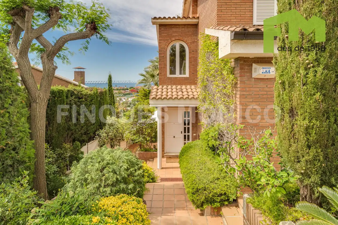 Vista exterior de Casa o chalet en venta en Teià con Calefacción, Jardín privado y Terraza
