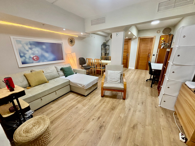 Sala de estar de Piso de alquiler en  Madrid Capital con Aire acondicionado, Calefacción y Amueblado