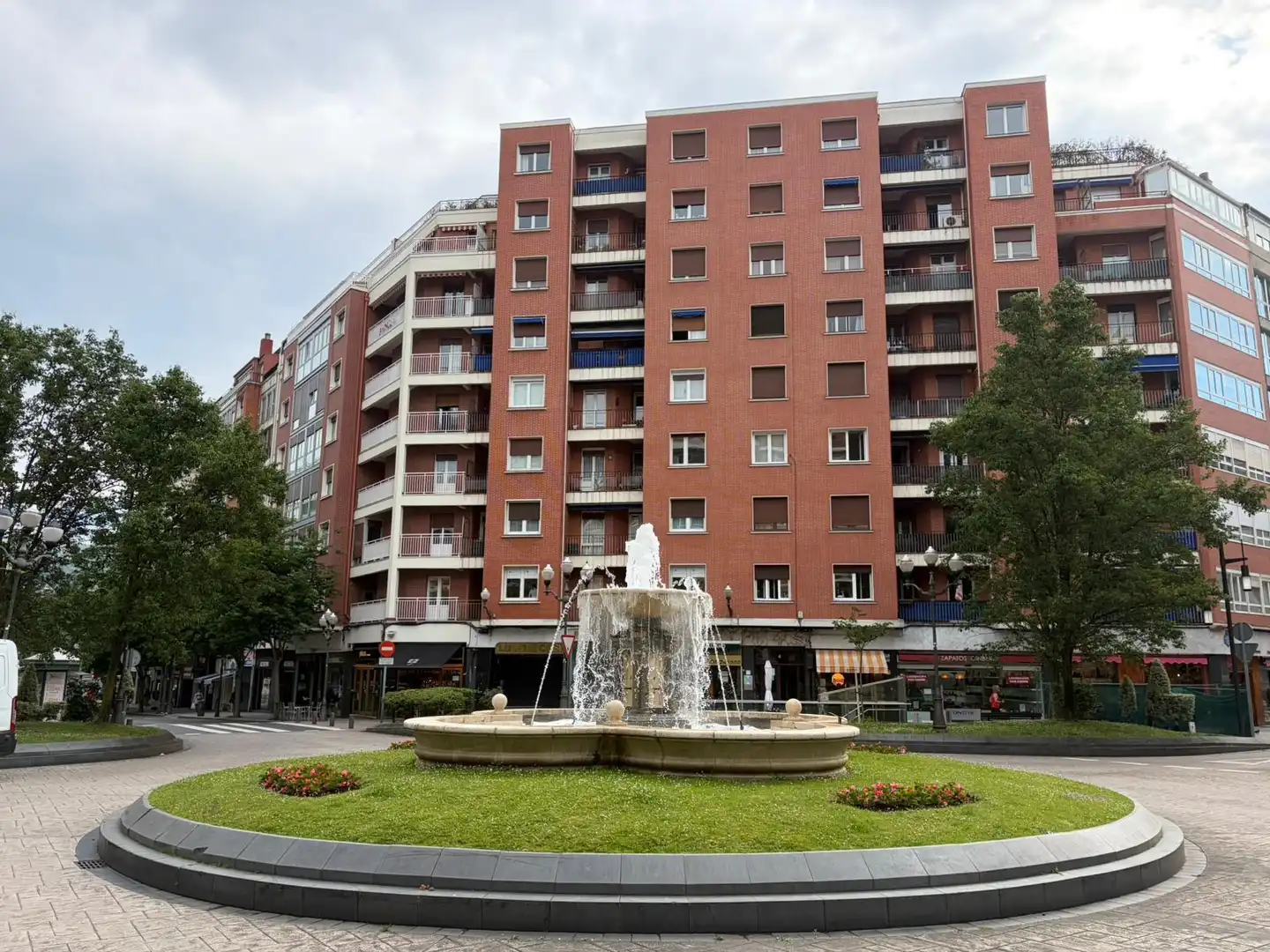 Vista exterior de Pis en venda en Bilbao  amb Calefacció i Terrassa