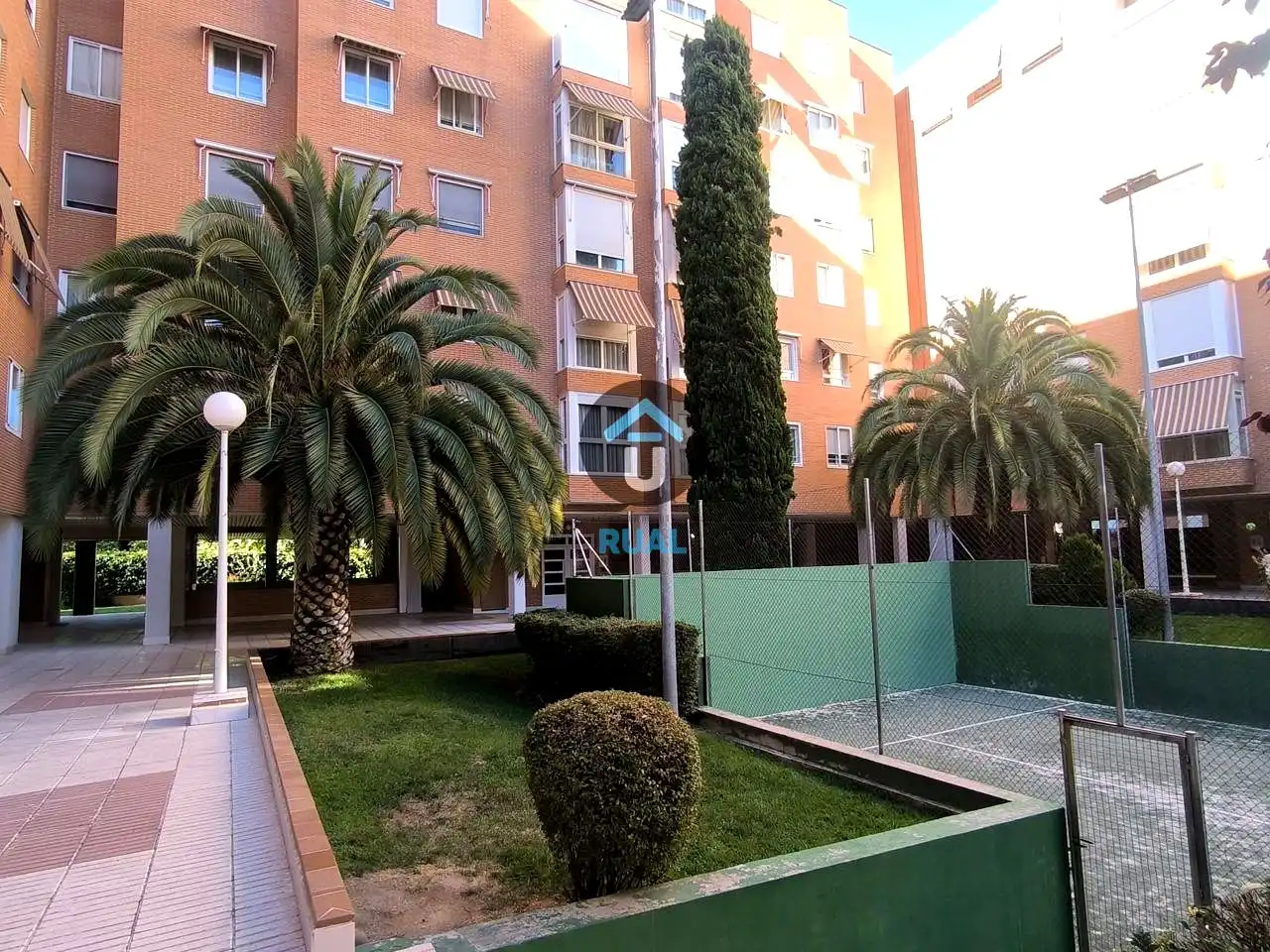 Pis de lloguer a Calle de Ladera de los Almendros, Valdebernardo - Valderribas