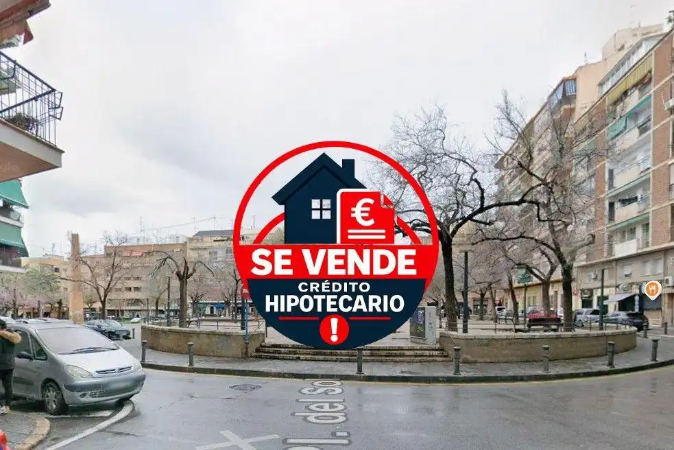 Pis amb ascensor en venda a Pla - Carolinas