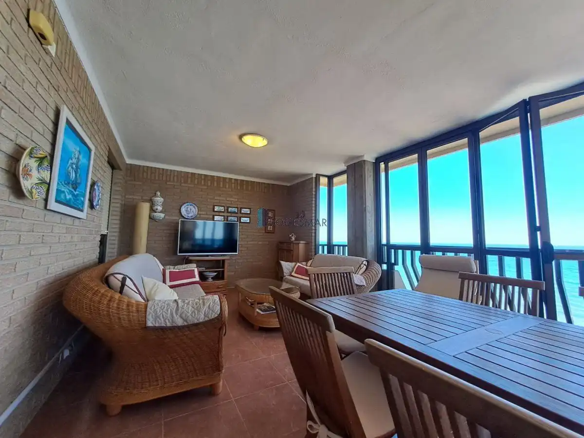 Sala d'estar de Apartament en venda en Benicasim / Benicàssim amb Terrassa, Traster i Piscina comunitària