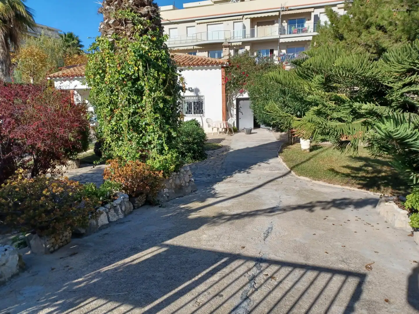 Vista exterior de Casa o xalet en venda en Cubelles amb Jardí privat