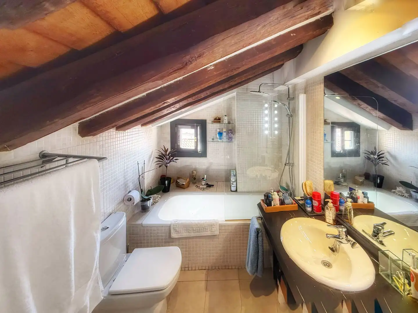 Bathroom of Duplexes for sale in Madrid  with Air Conditioner, Heating and Parquet flooring