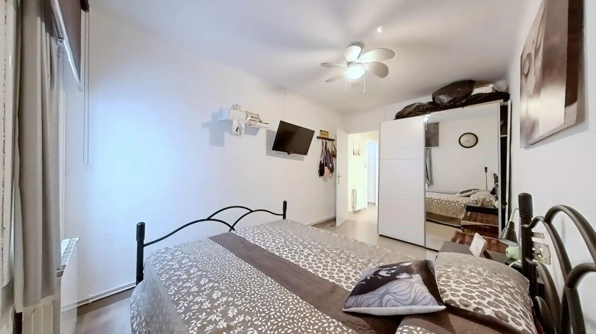 Habitación de Planta baja en venta en Santa Coloma de Gramenet con Aire acondicionado, Calefacción y Terraza