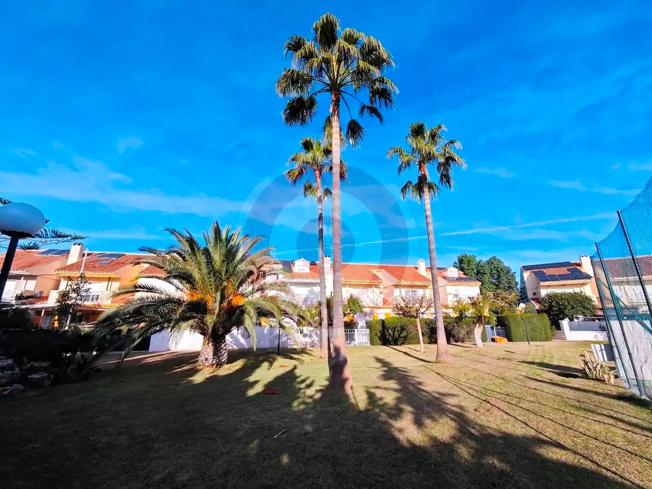 Vista exterior de Casa adosada en venda en Vélez-Málaga amb Terrassa, Alarma i Piscina comunitària