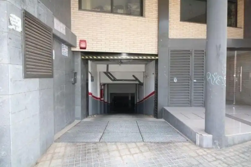 Einzelparkplatz zum Verkauf in Calle de Benviure, imagen 5