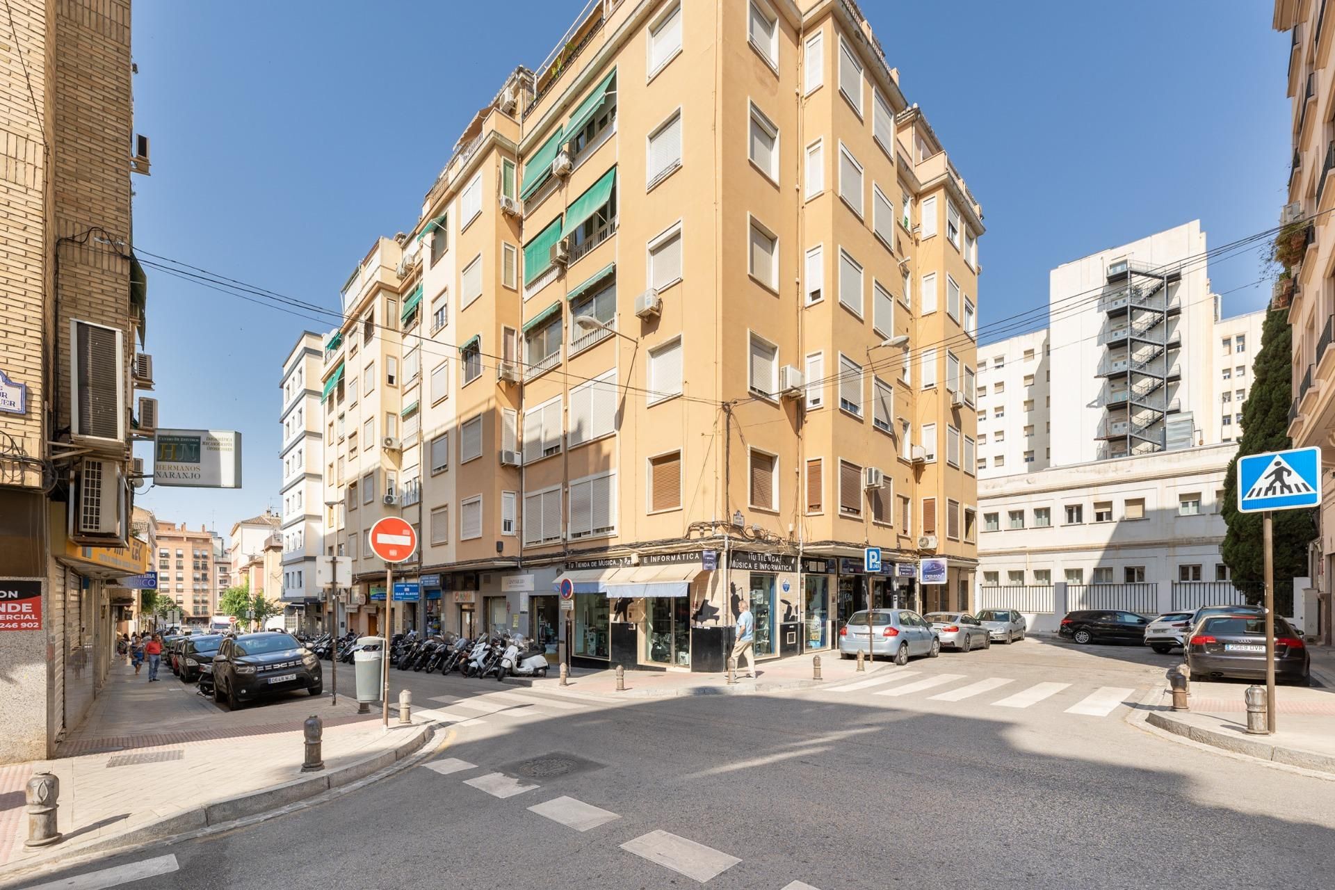 Flat for sale in Calle ISAAC ALBENIZ, Plaza de Toros