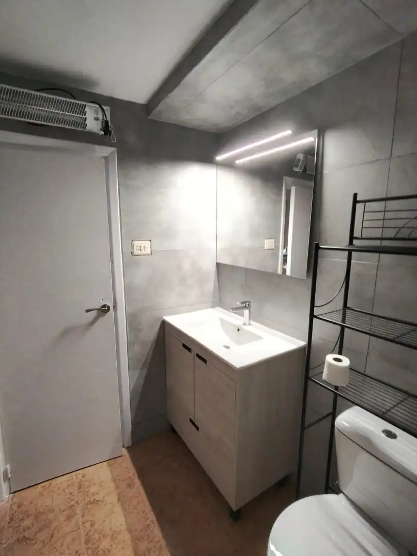 Bathroom of Flat for rent in Granada  with Furnished, Washing machine and Microwave