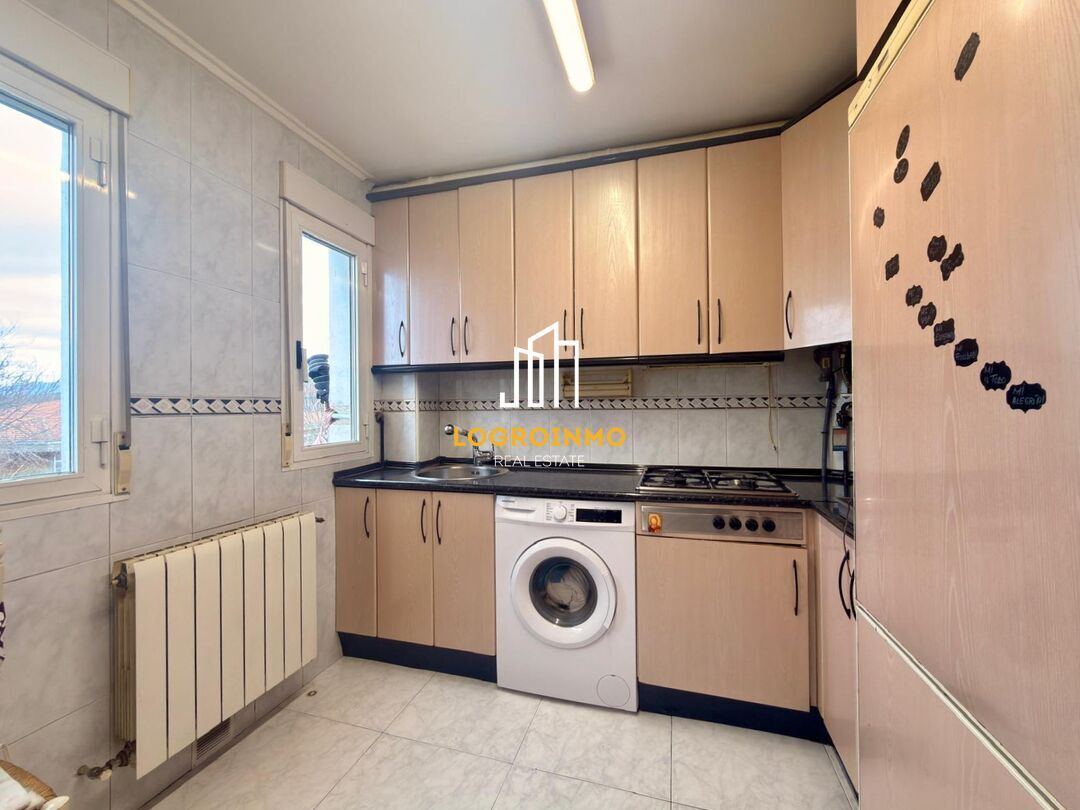Kitchen of Flat for sale in  Logroño  with Air Conditioner, Heating and Furnished