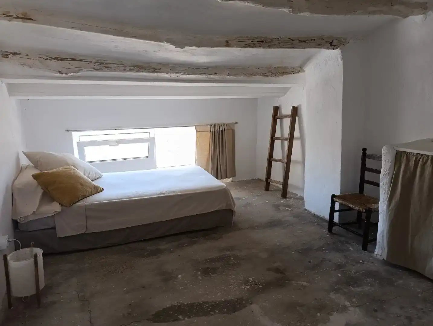 Dormitori de Finca rústica de lloguer en Albalate del Arzobispo amb Traster, Moblat i Forn